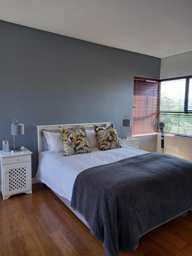 Modern Spacious Home In Heart Of Cape Winelands Somerset West Exterior foto