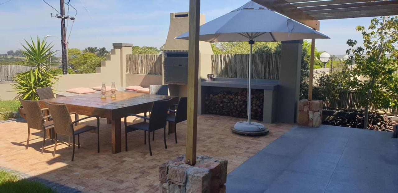 Modern Spacious Home In Heart Of Cape Winelands Somerset West Exterior foto